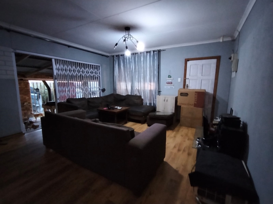 2 Bedroom Property for Sale in Geelhoutpark North West